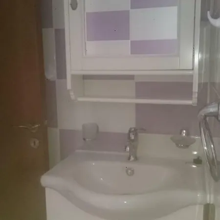 Femia Court - Flat 8 *